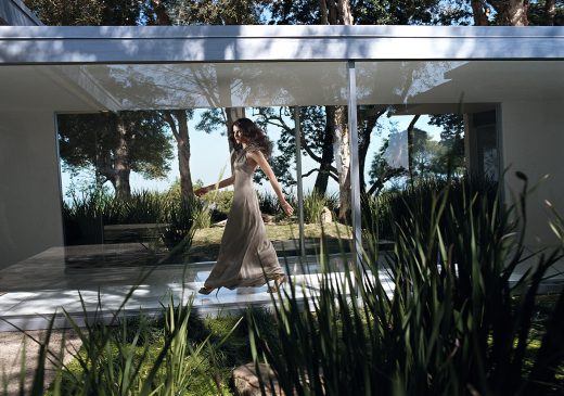 Image by Dewey Nicks