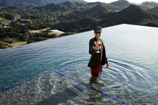 Image by Dewey Nicks